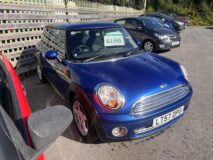 Mini Cooper 1600 petrol Automatic £1,995