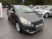 Peugeot 208 Feline Navigation Model 1600 petrol £6,495