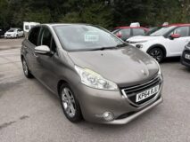 Peugeot 208 Allure Model 1600 E-HDI turbo diesel £3,495