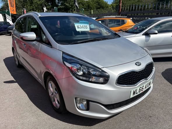 Kia Carens 2-Model 1700 CRDI turbo diesel £4,995
