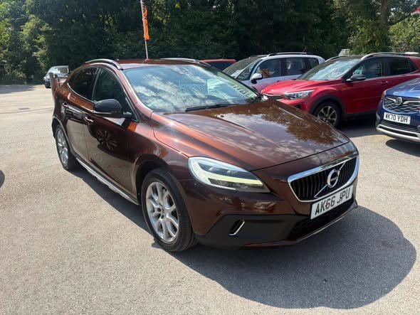 Volvo V40 Cross Country Pro Model 2.0 turbo diesel Automatic £5,995